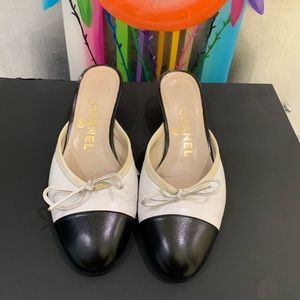 RePosh❤️ Chanel mule kitten heel size 36